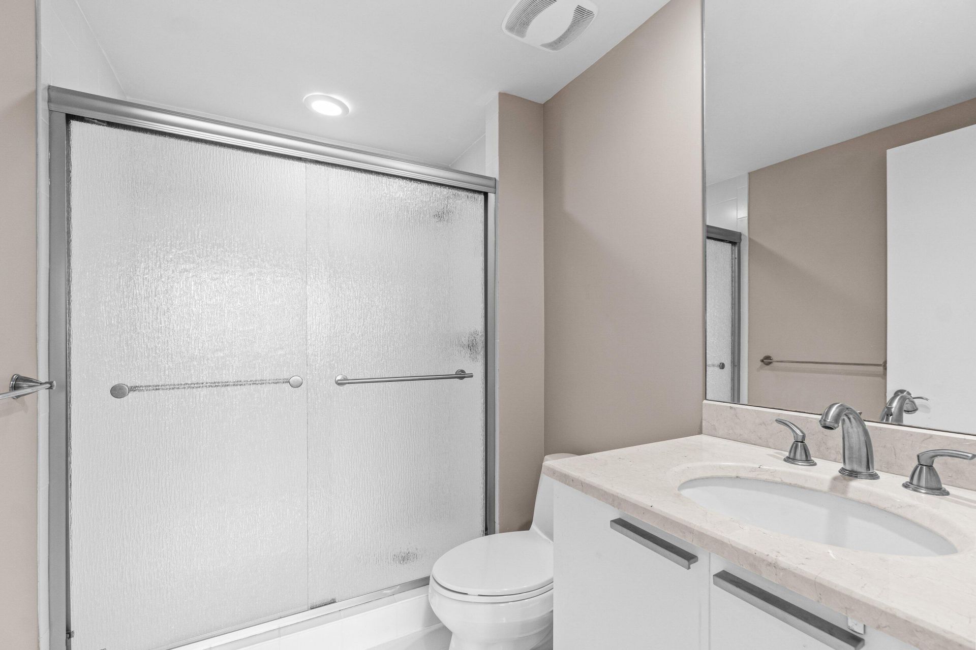 2650 Lake Shore Drive, Unit 703, Riviera Beach, FL 33404 Photo