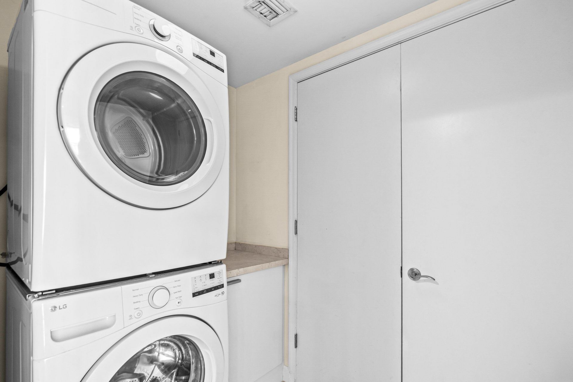 2650 Lake Shore Drive, Unit 703, Riviera Beach, FL 33404 Photo