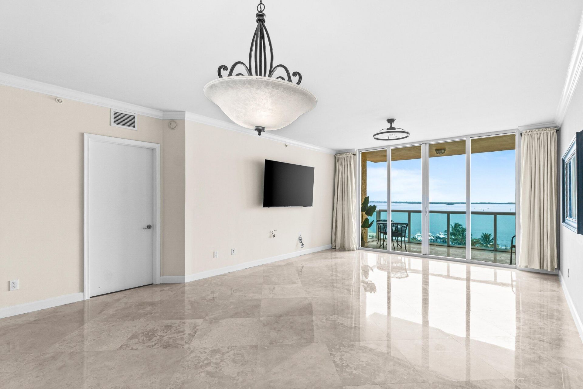 2650 Lake Shore Drive, Unit 703, Riviera Beach, FL 33404 Photo