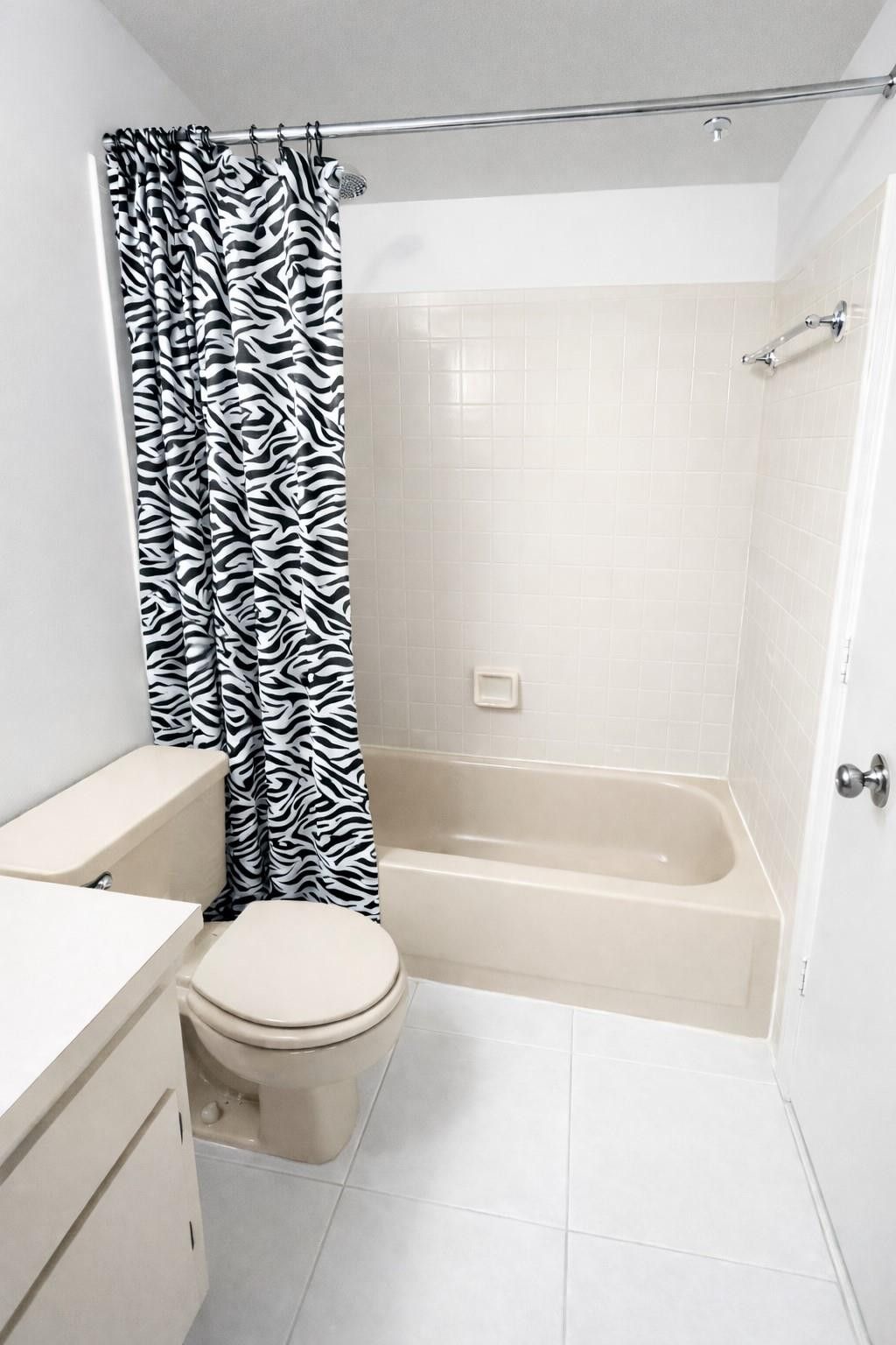 5550 Lakeside Drive, Unit 203, Margate, FL 33063 Photo