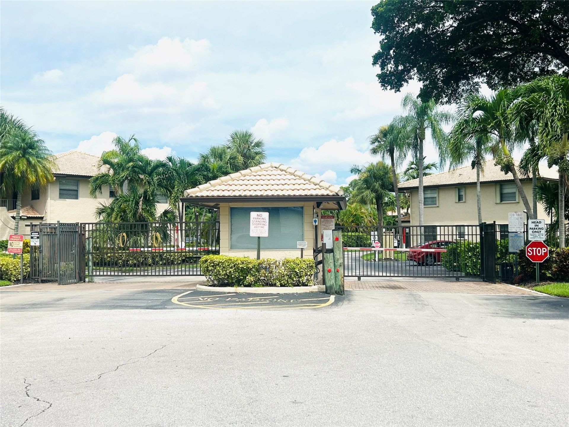 5550 Lakeside Drive, Unit 203, Margate, FL 33063 Photo