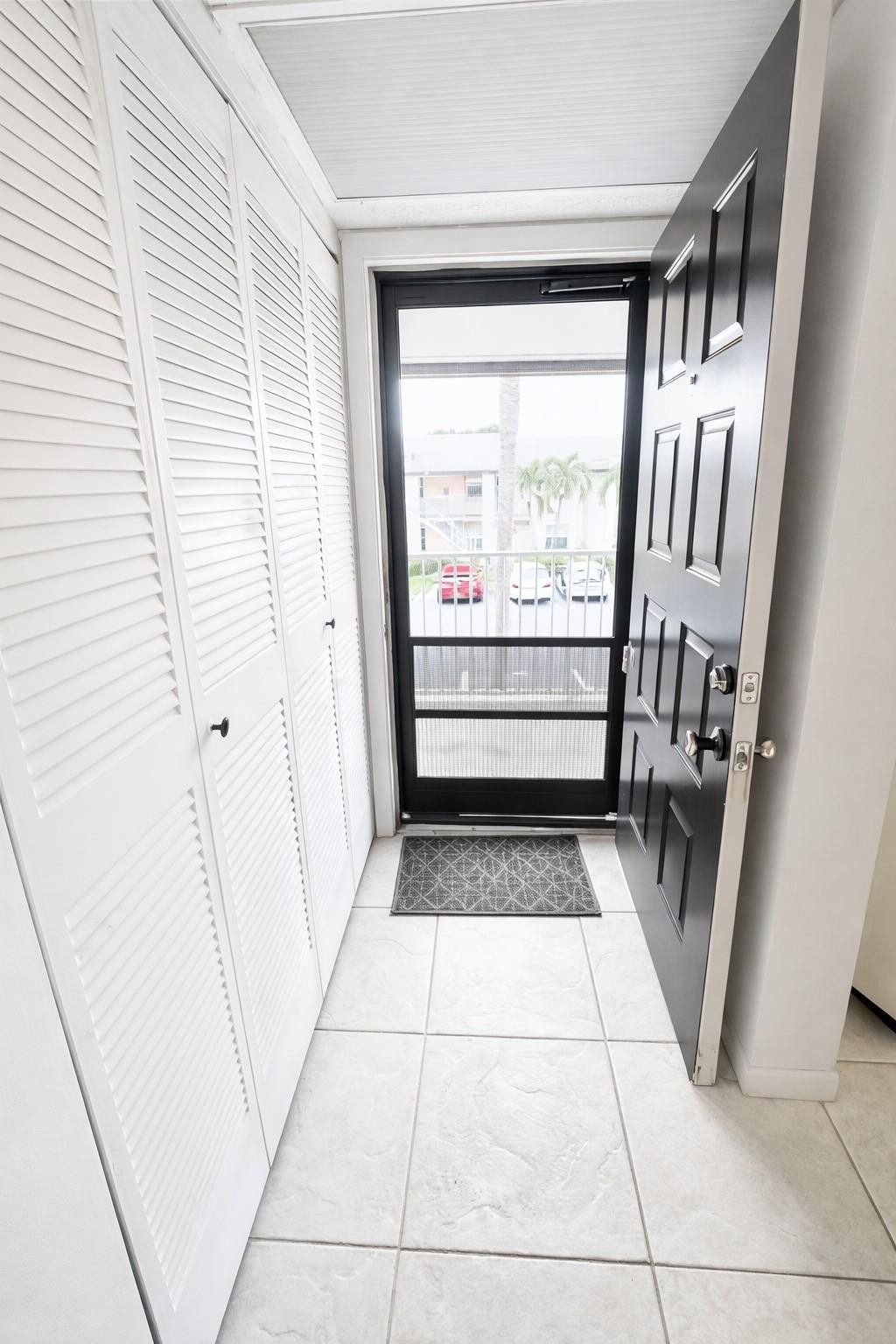 5550 Lakeside Drive, Unit 203, Margate, FL 33063 Photo