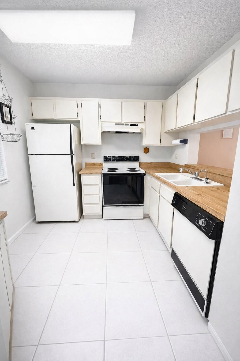 5550 Lakeside Drive, Unit 203, Margate, FL 33063 Photo