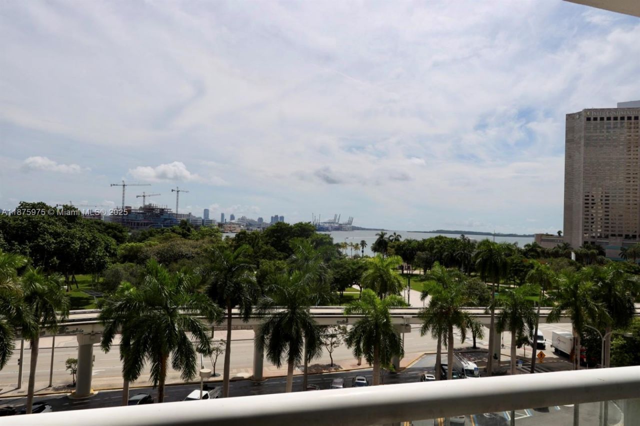 50 Biscayne Blvd, Unit 606, Miami, FL 33132 Photo