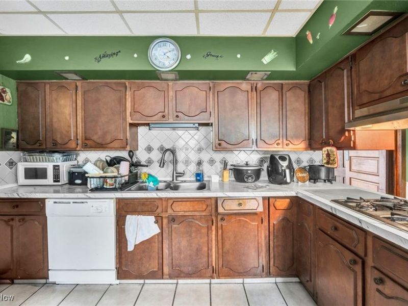 772 Broadway Avenue, Bedford, OH 44146 Photo 23