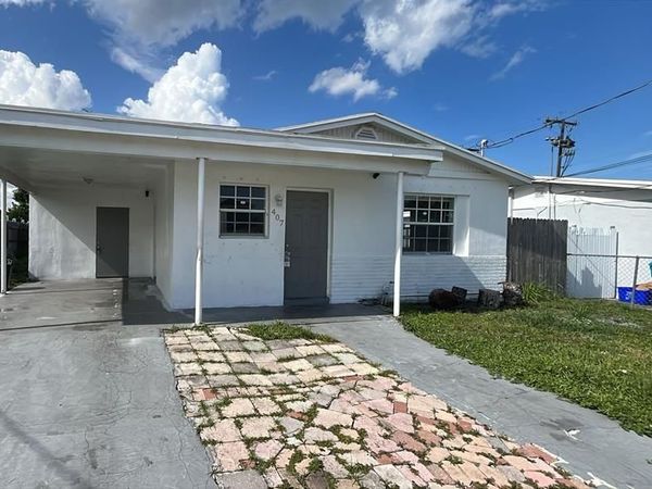407 NW 13th Ave, Boynton Beach, FL 33435