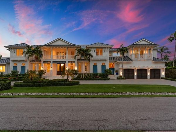 2131 Marina DR, NAPLES, FL 34102