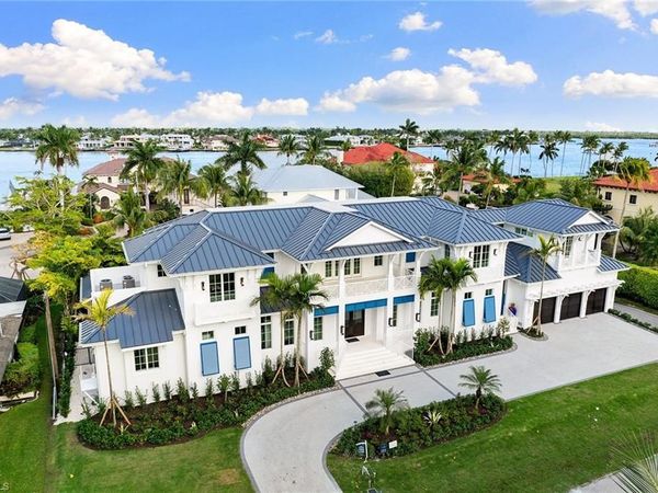 2131 Marina DR, NAPLES, FL 34102