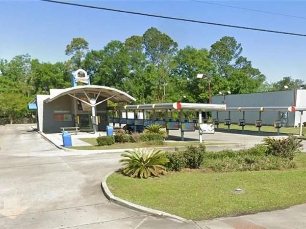 3225 PONTCHARTRAIN Drive, Slidell, LA 70458