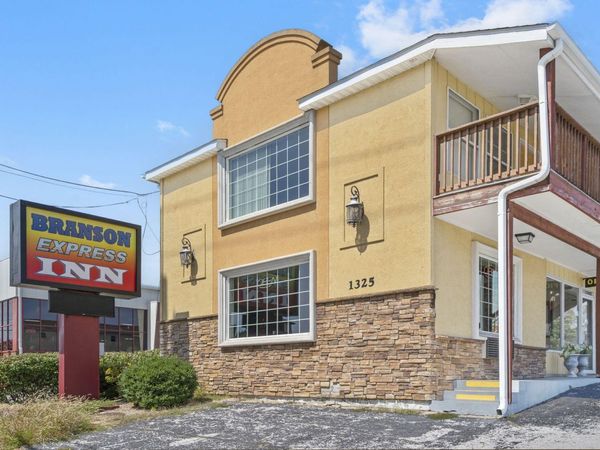 1325 W 76 Country Boulevard , Branson, MO 65616