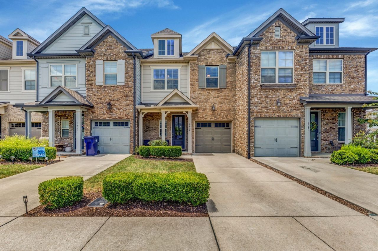 2636 Wellesley Square Dr, Thompsons Station, TN 37179 Main Photo