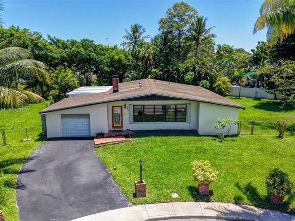 5240 Redwood Ct, Plantation, FL 33317