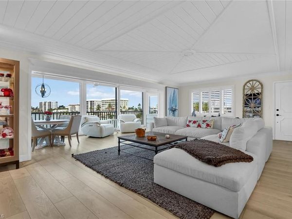 222 Harbour DR, Unit 403, NAPLES, FL 34103