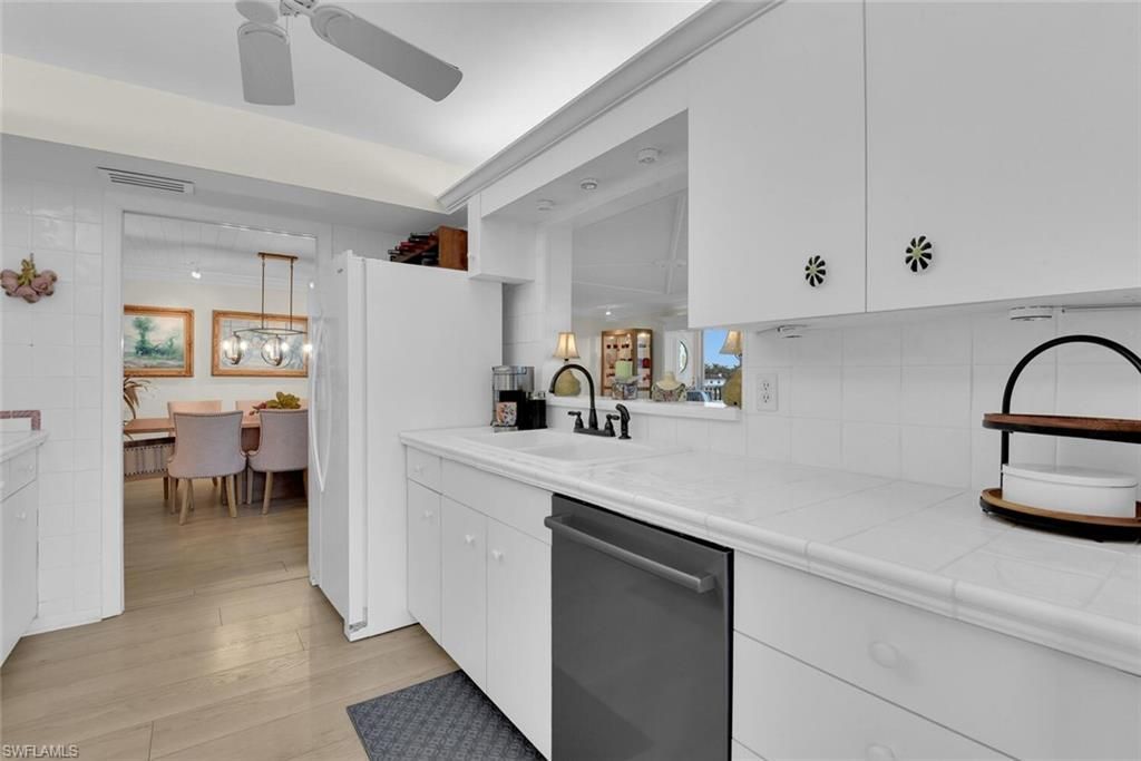 222 Harbour Dr, Unit 403, Naples, FL 34103 Photo