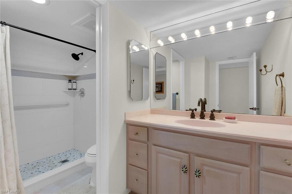 222 Harbour Dr, Unit 403, Naples, FL 34103 Photo