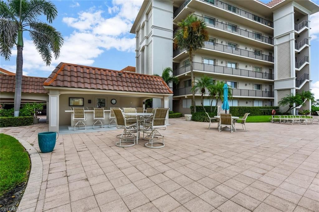 222 Harbour Dr, Unit 403, Naples, FL 34103 Photo