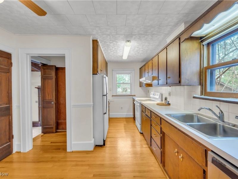 481 Letchworth Drive, Akron, OH 44303 Photo 10