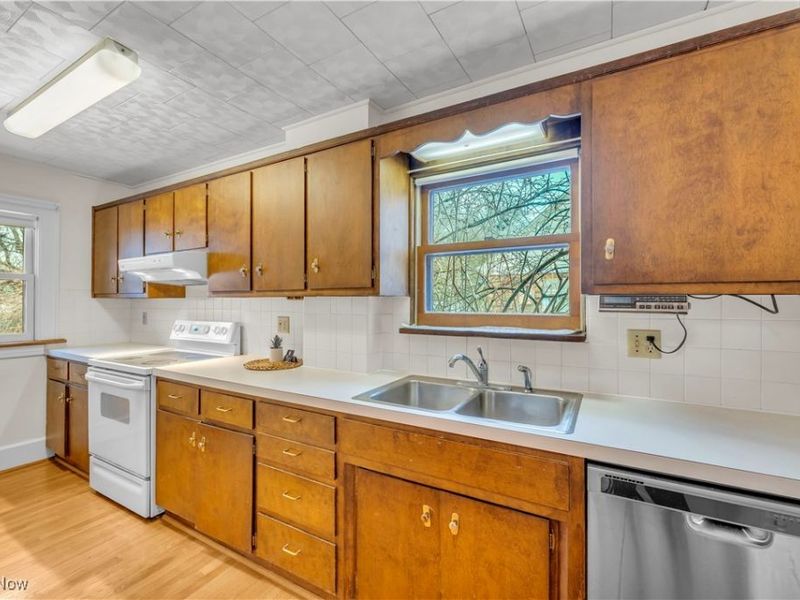 481 Letchworth Drive, Akron, OH 44303 Photo 12