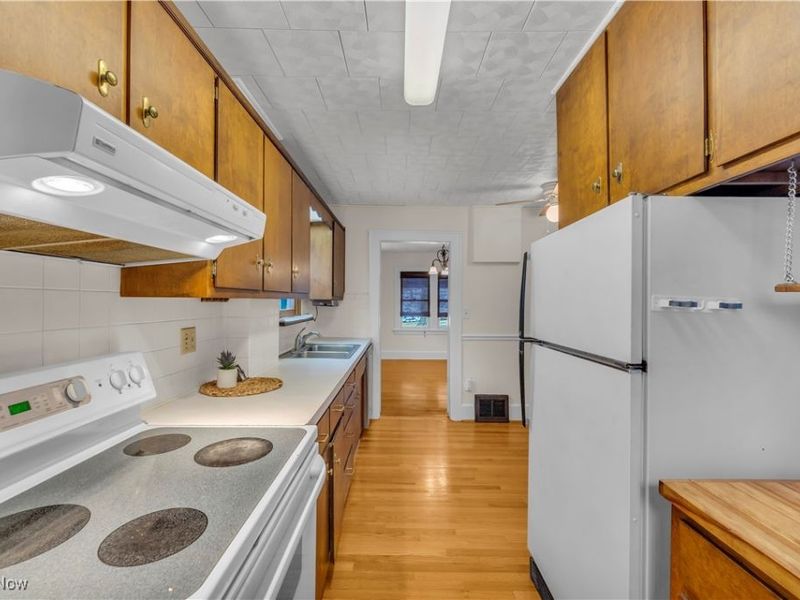 481 Letchworth Drive, Akron, OH 44303 Photo 9