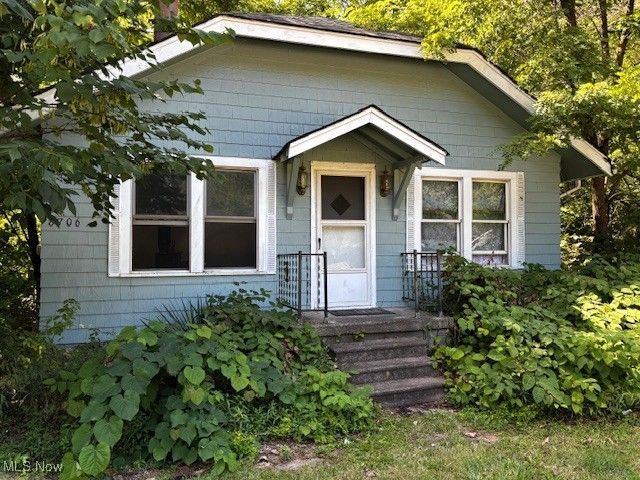 8706 Stearns Road, Olmsted Township, OH 44138 Main Photo