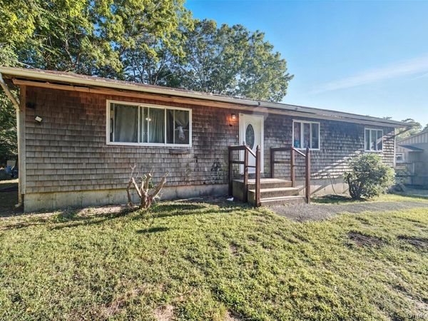 30 Fords Lane, Southampton, NY 11968