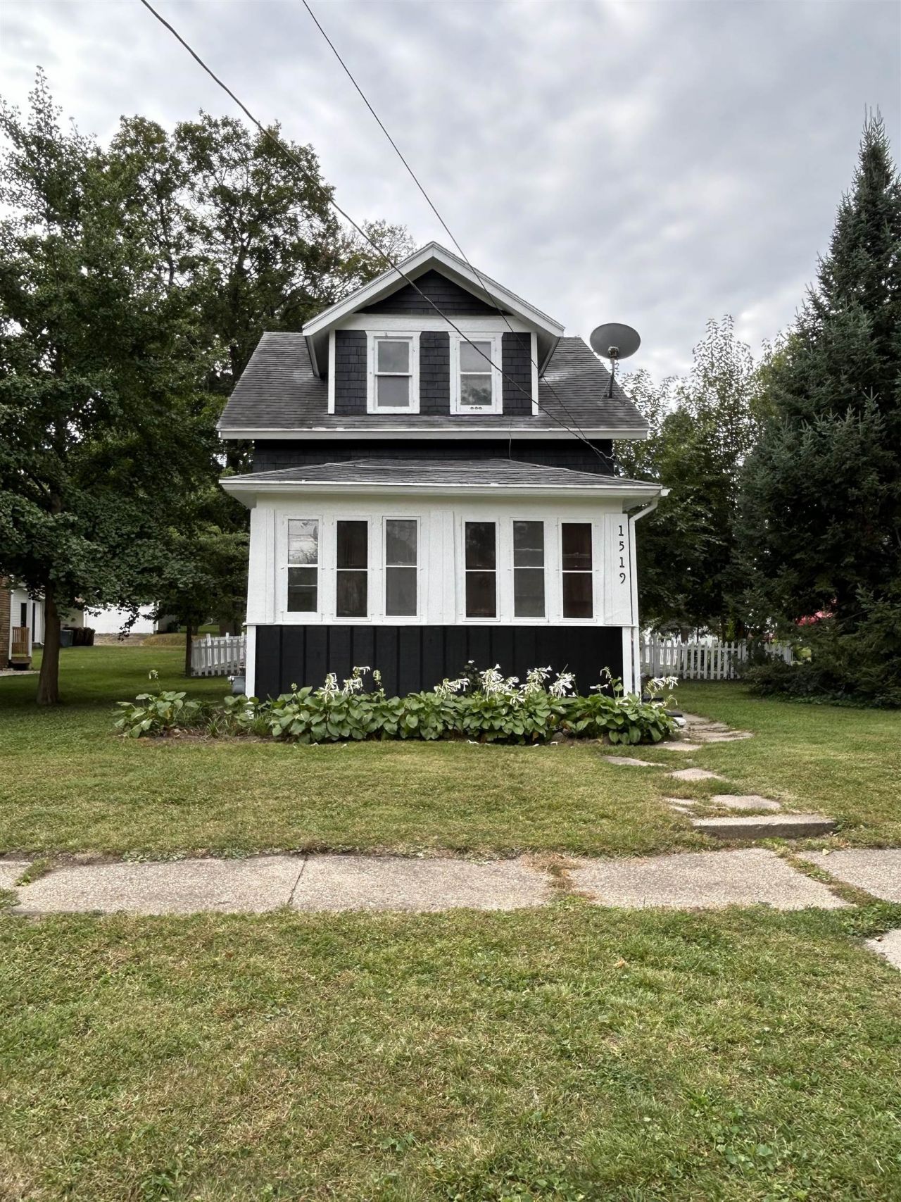 1519 Jackson Street, Rockford, IL 61107 Main Photo