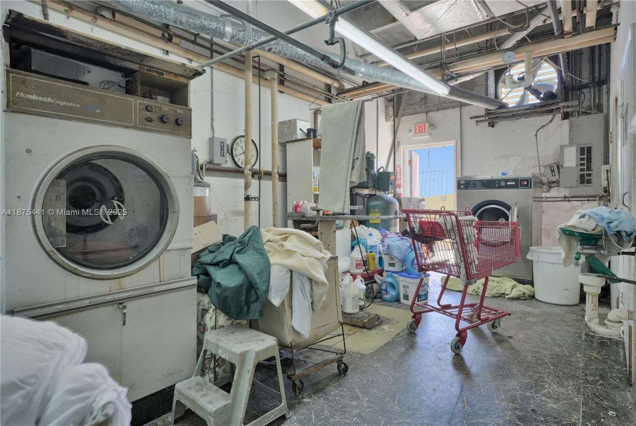 8279 S Dixie Hwy, Miami, FL 33143 Photo