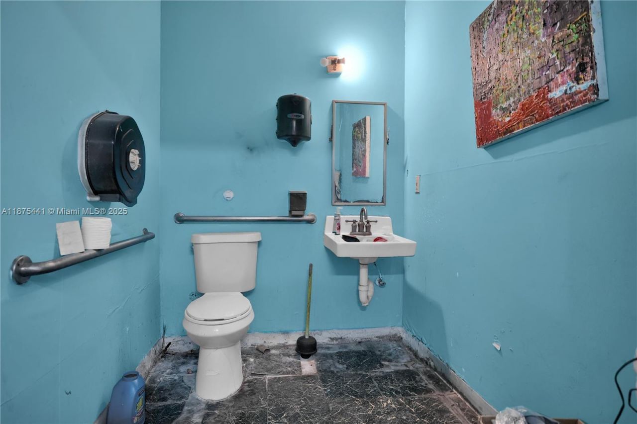 8279 S Dixie Hwy, Miami, FL 33143 Photo