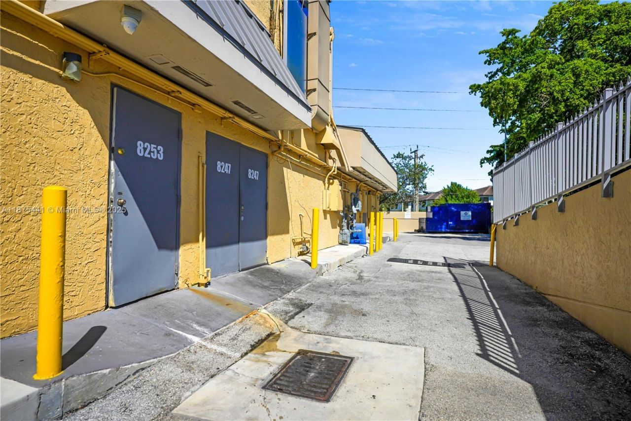 8279 S Dixie Hwy, Miami, FL 33143 Photo