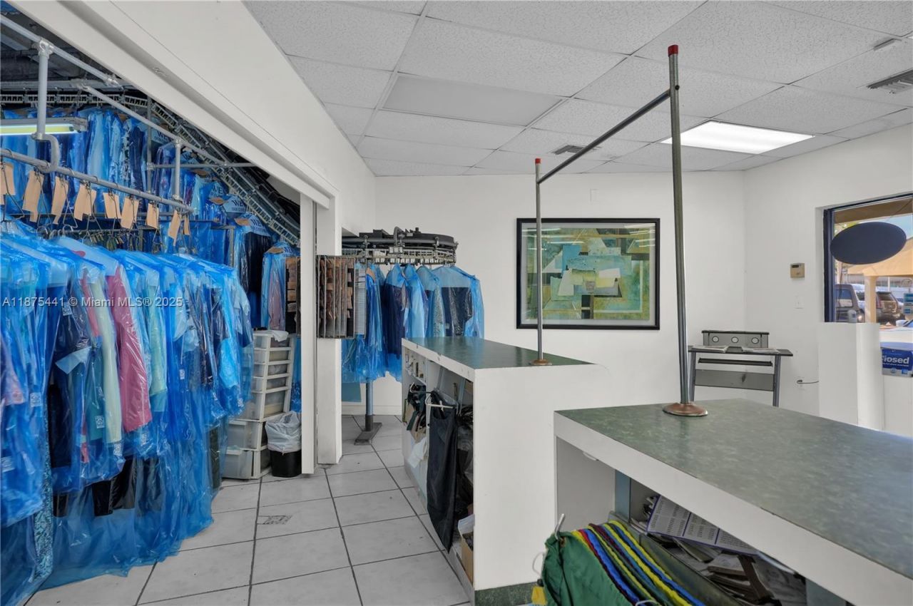 8279 S Dixie Hwy, Miami, FL 33143 Photo