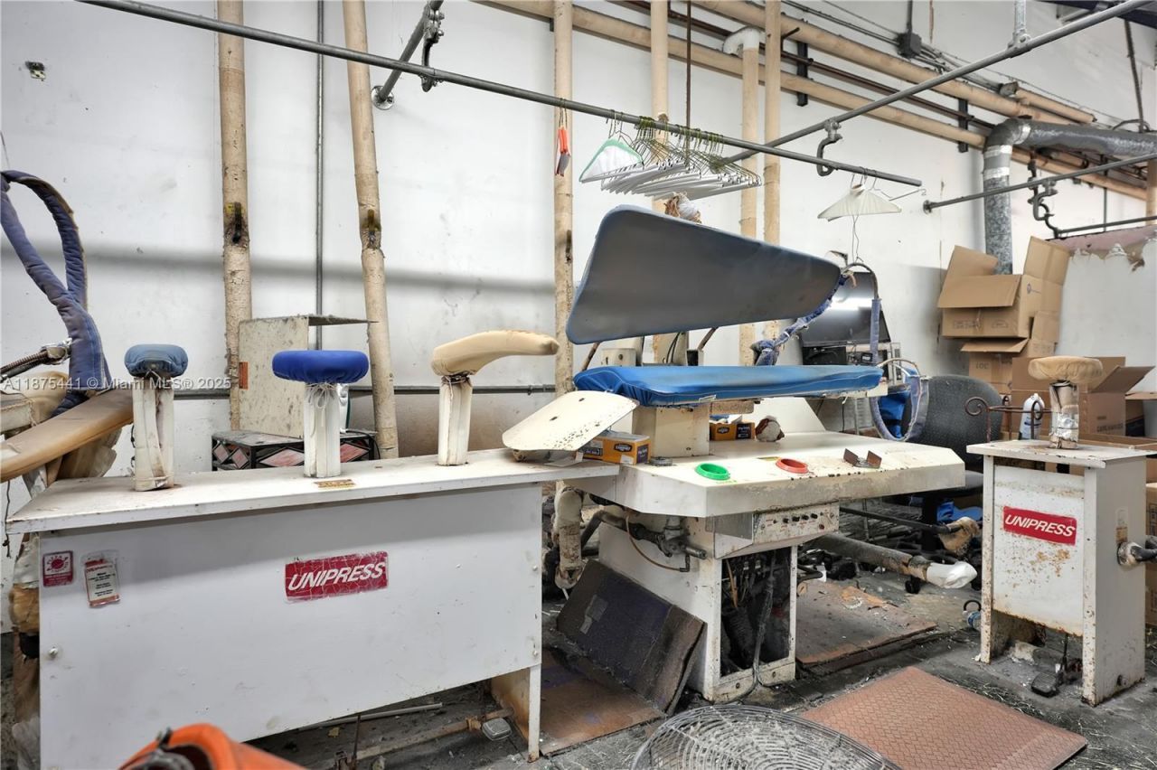 8279 S Dixie Hwy, Miami, FL 33143 Photo