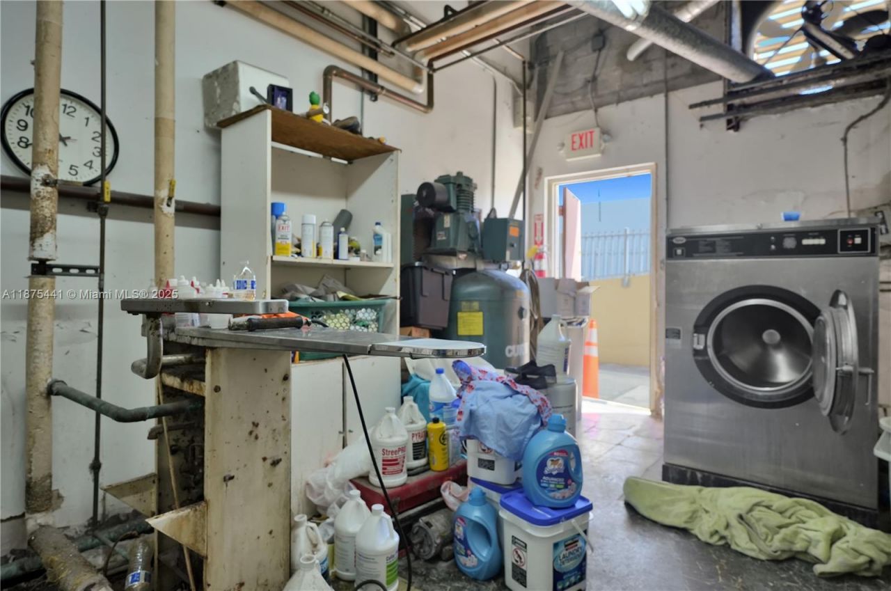 8279 S Dixie Hwy, Miami, FL 33143 Photo