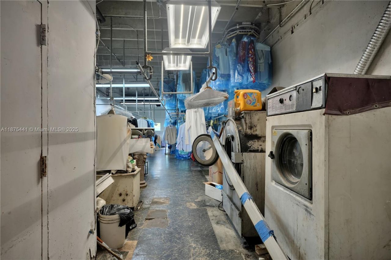 8279 S Dixie Hwy, Miami, FL 33143 Photo