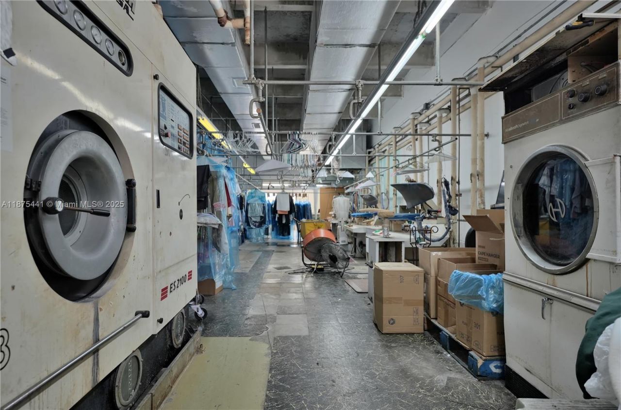 8279 S Dixie Hwy, Miami, FL 33143 Photo