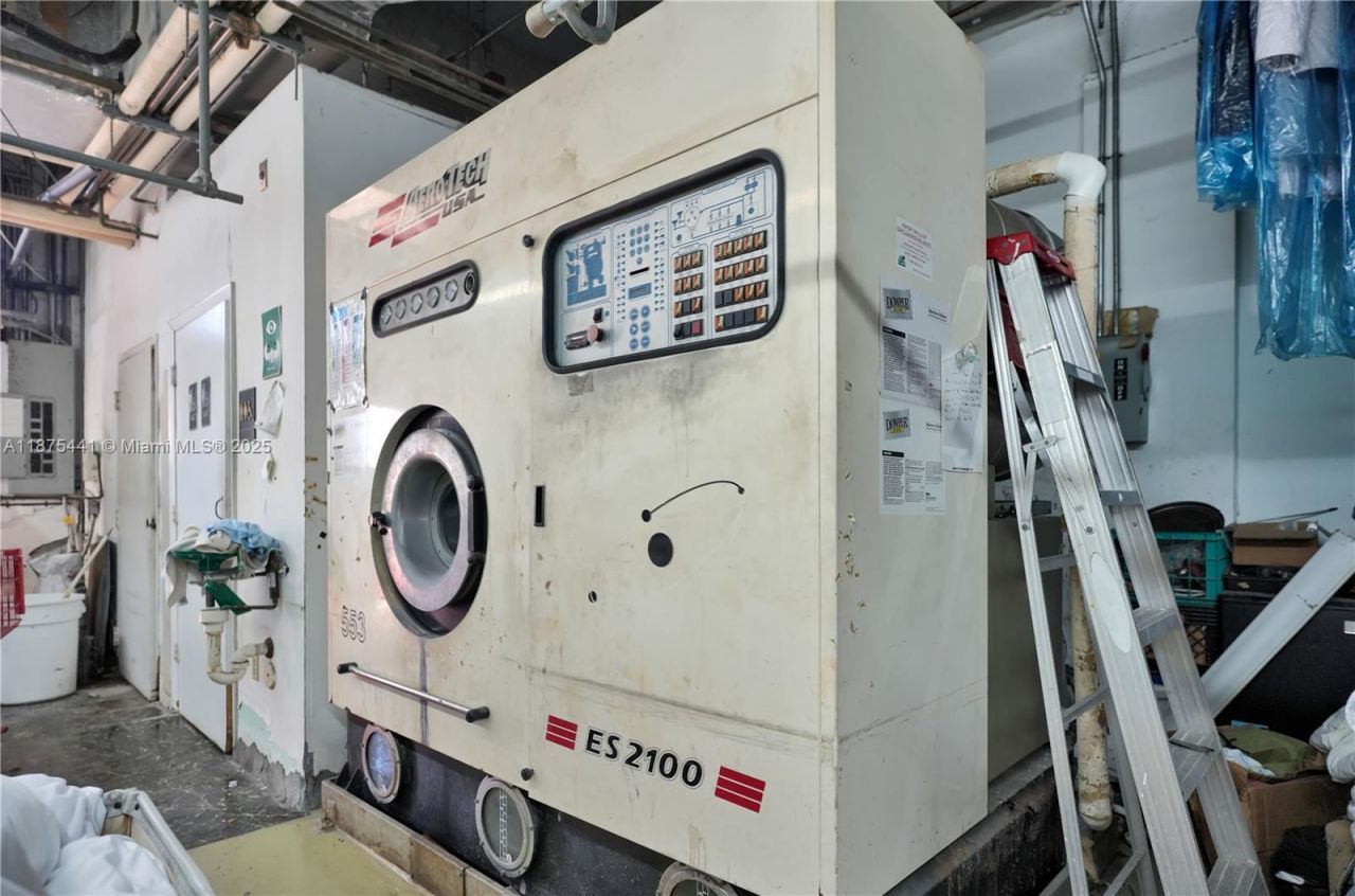 8279 S Dixie Hwy, Miami, FL 33143 Photo