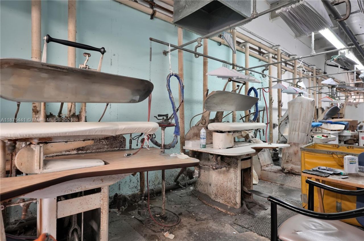 8279 S Dixie Hwy, Miami, FL 33143 Photo