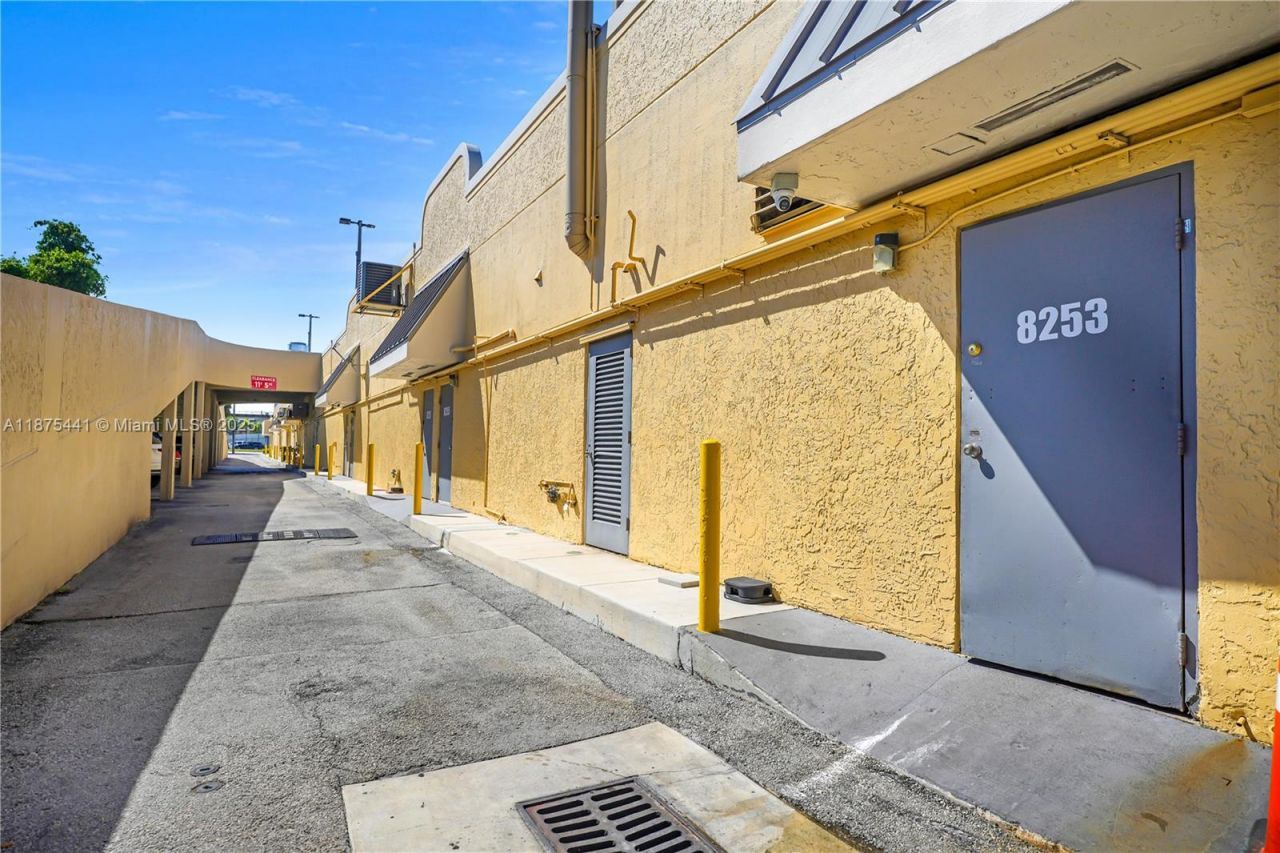 8279 S Dixie Hwy, Miami, FL 33143 Photo