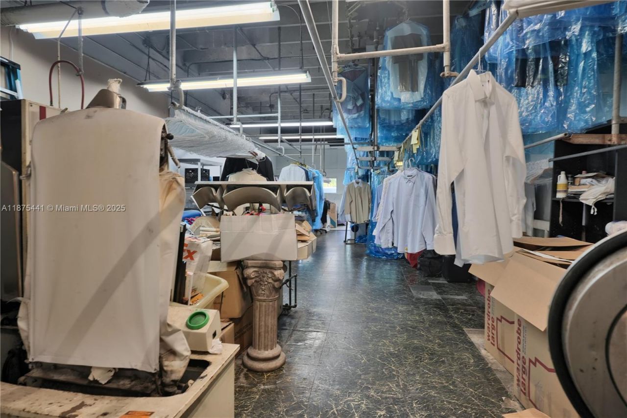 8279 S Dixie Hwy, Miami, FL 33143 Photo