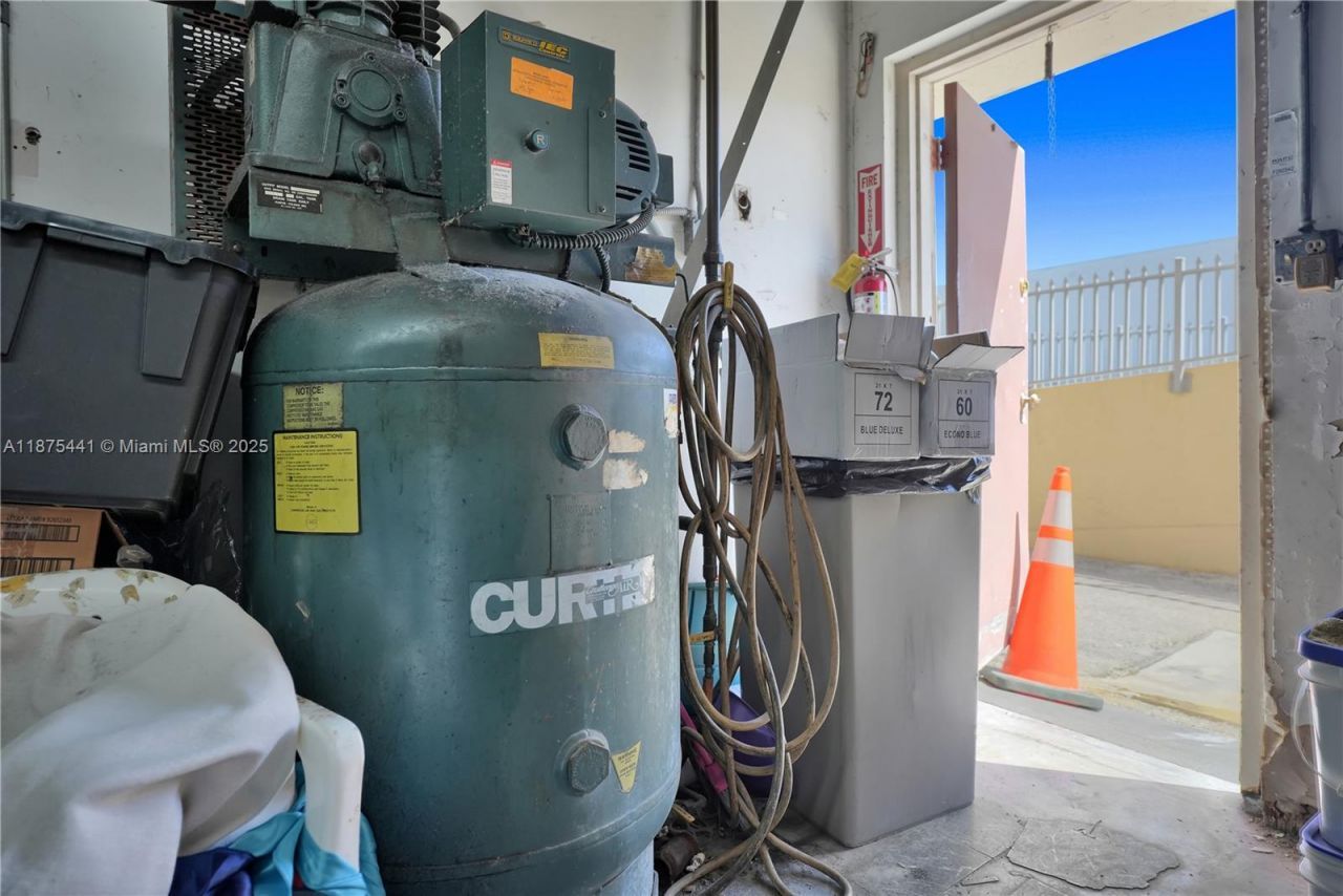 8279 S Dixie Hwy, Miami, FL 33143 Photo