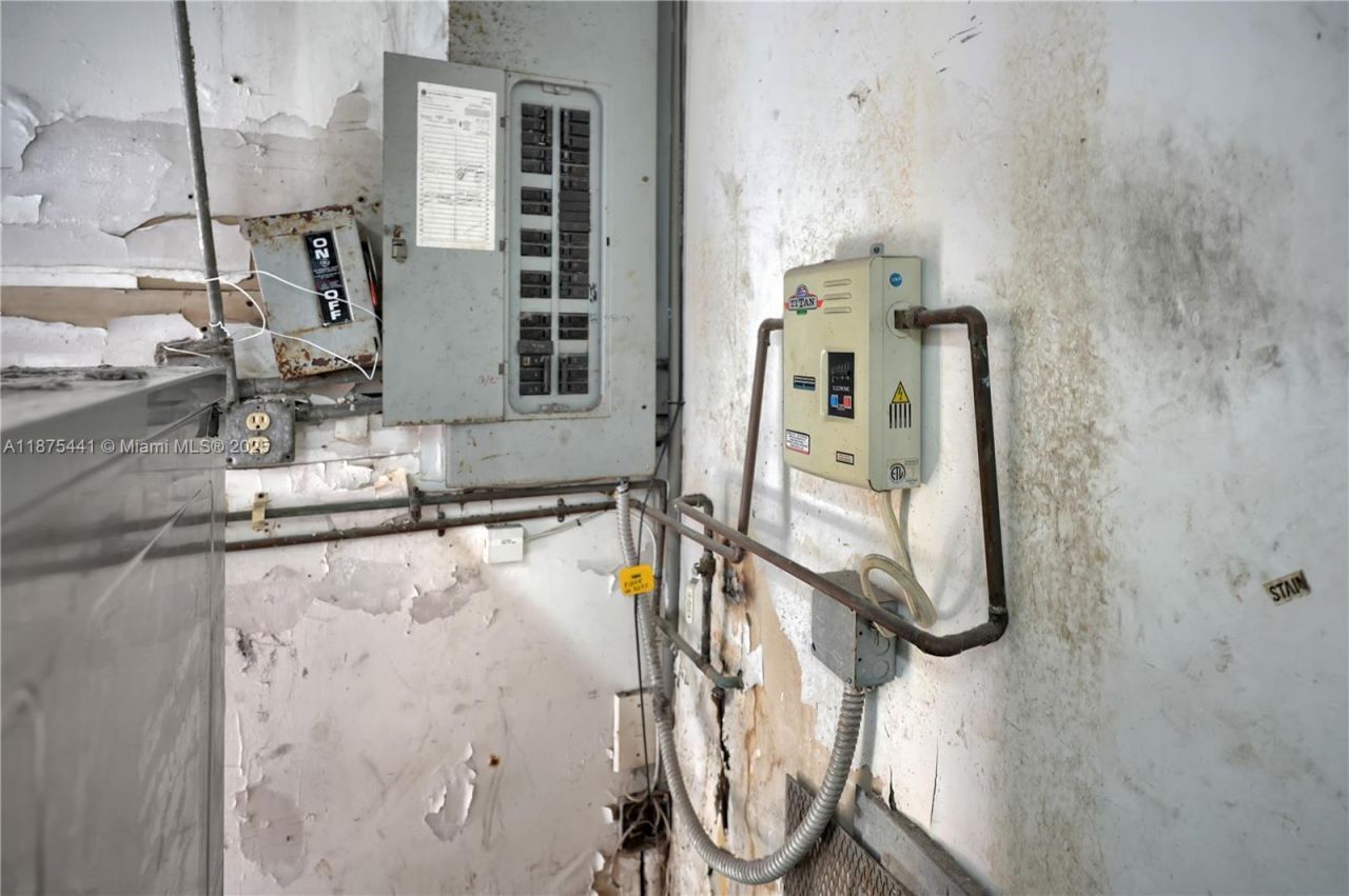 8279 S Dixie Hwy, Miami, FL 33143 Photo