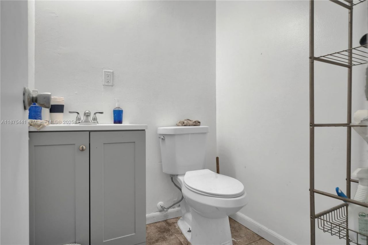 8279 S Dixie Hwy, Miami, FL 33143 Photo