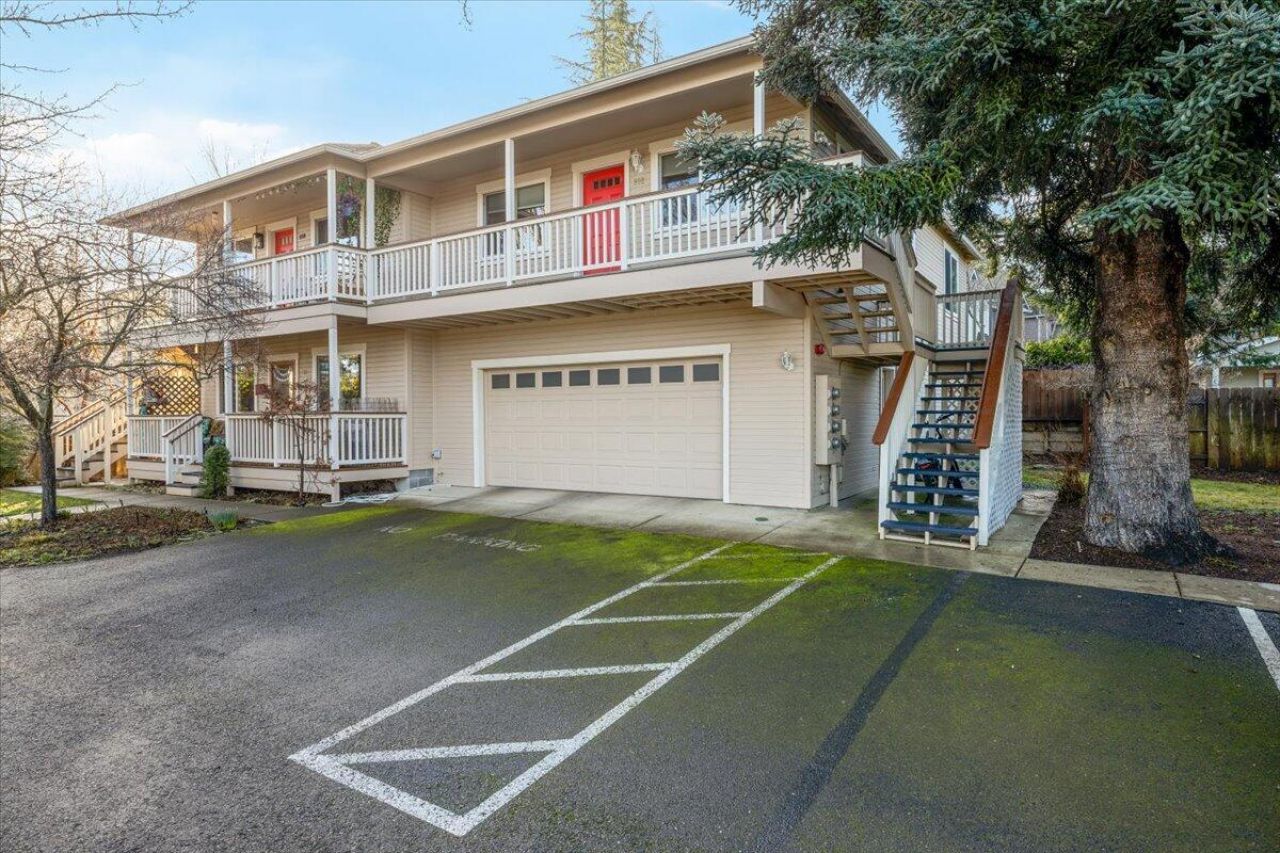 802 Park Street, Ashland, OR 97520 Main Photo