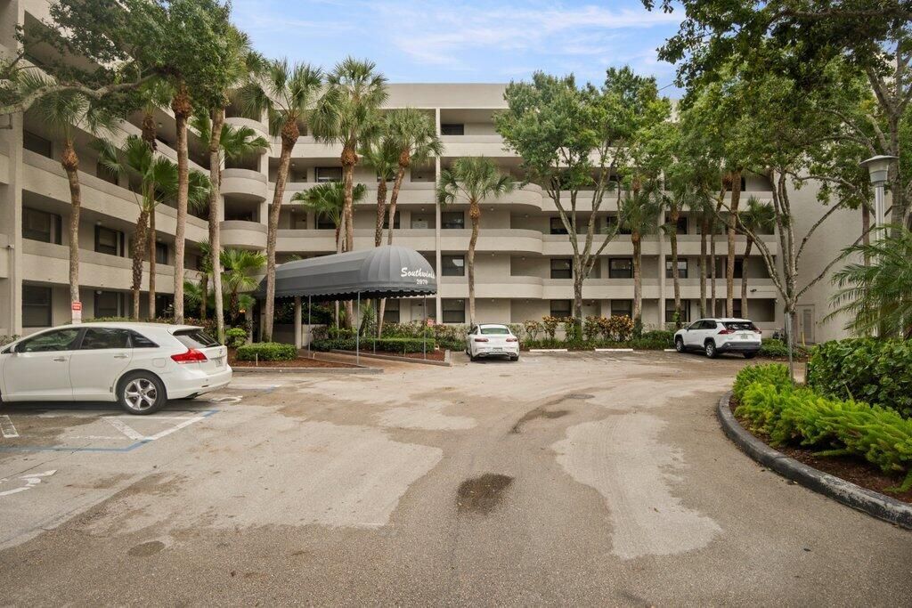2070 Homewood Boulevard, Unit 4100, Delray Beach, FL 33445 Photo