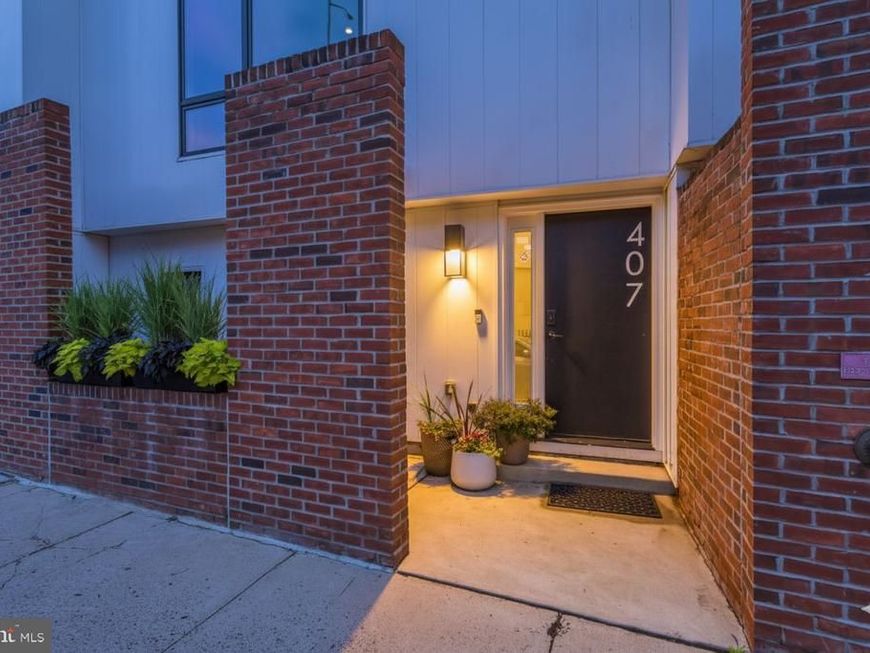 407 Salmon Street, Philadelphia, PA 19125 Main Photo