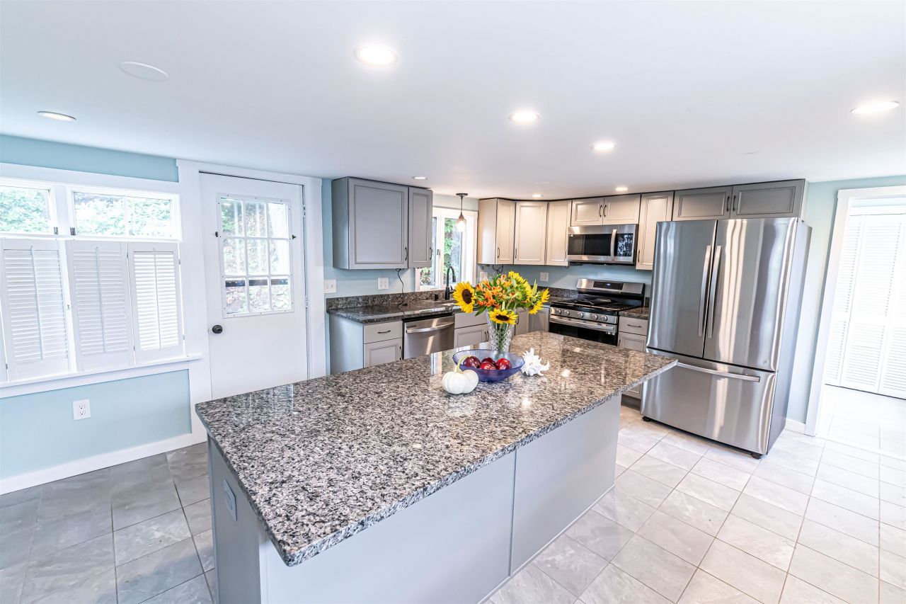 1 Old Coach Road, New Boston, NH 03070 Main Photo