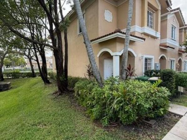 8800 Riverside St, Tamarac, FL 33321