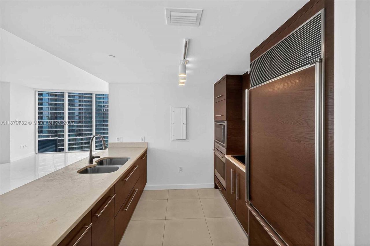 465 Brickell Ave, Unit 2002, Miami, FL 33131 Photo