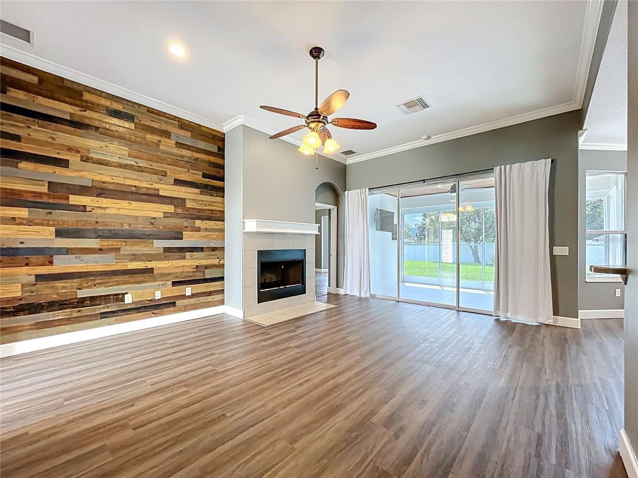 12912 Honey Blossom Drive, Grand Island, FL 32735 Photo