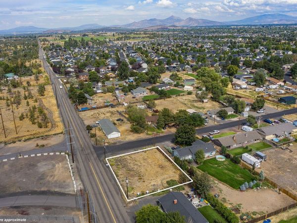 3478 SW Glacier Avenue, Redmond, OR 97756