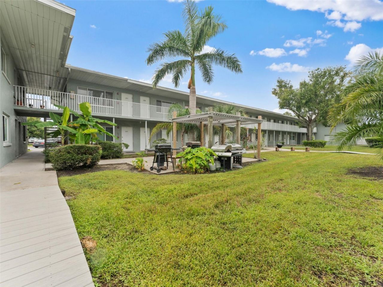 335 47th Avenue N, Saint Petersburg, FL 33703 Photo